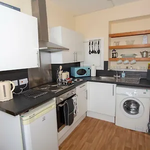 Spacious 2 Bed In The Heart Of Old Town Apartment